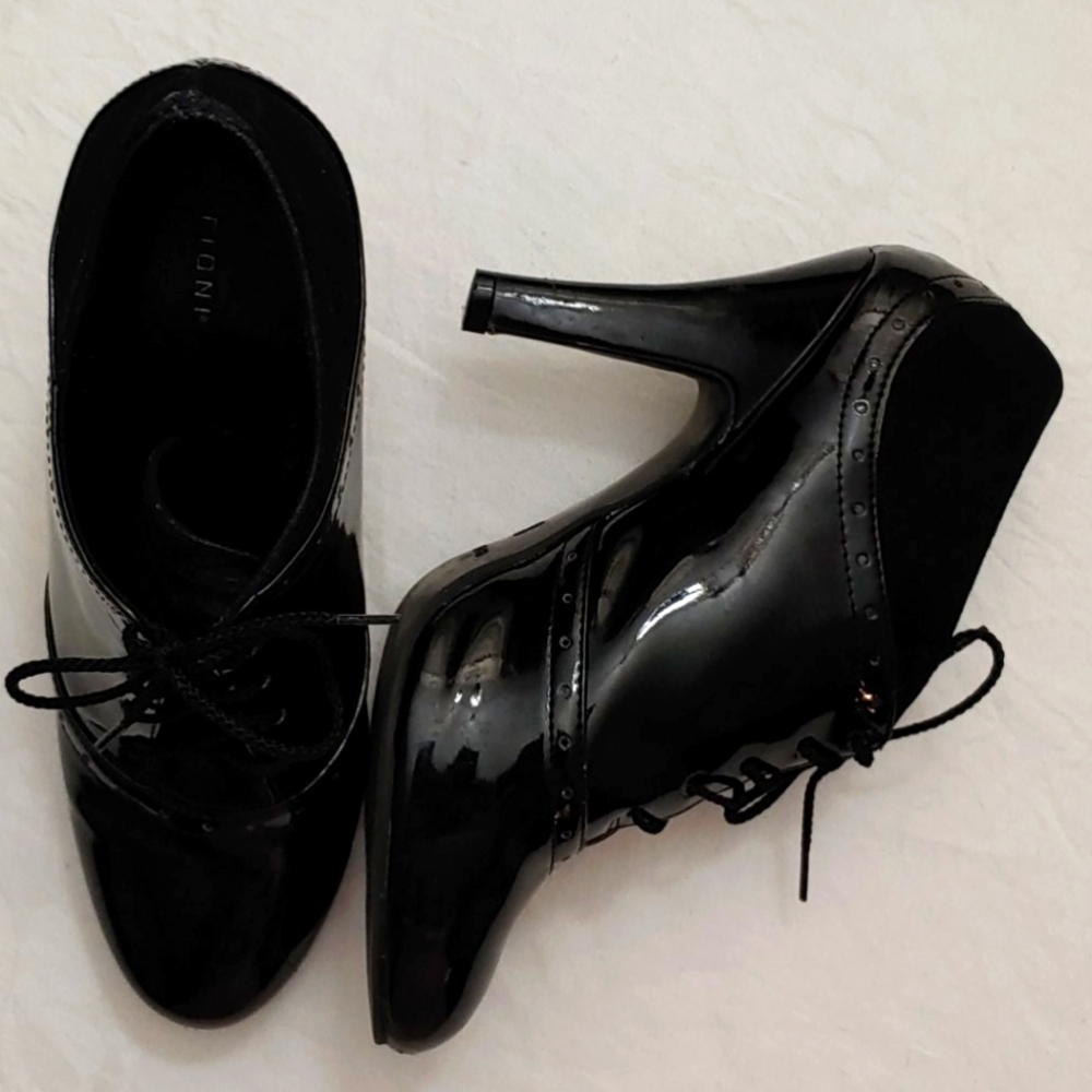 Fioni Heeled Wingtips